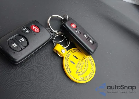 2013 Toyota Prius Three из США, поврежденный, VIN JTDKN3DU4D5586011